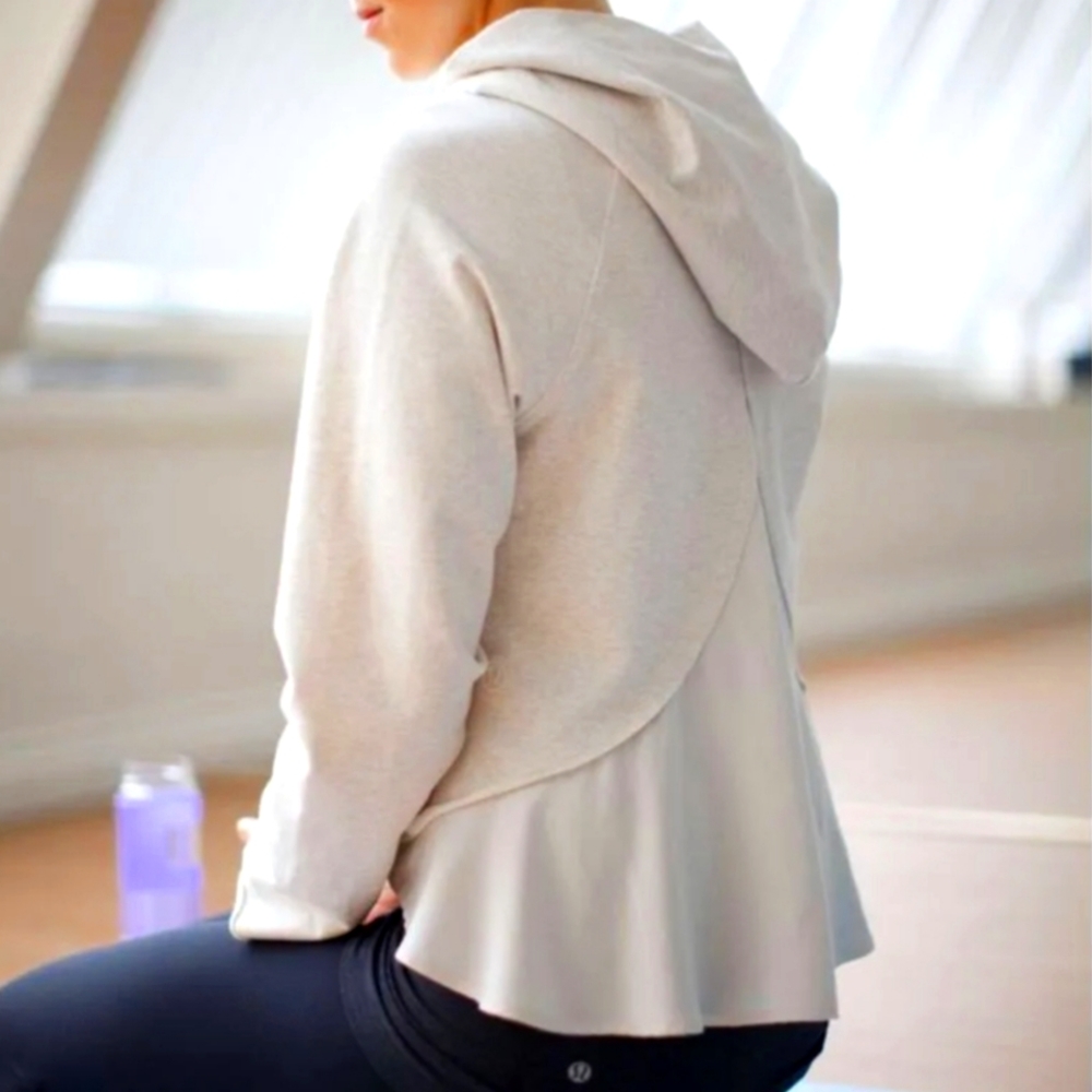 Lululemon Pull Me Over Hoodie size 4